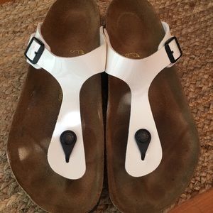 Birkenstock Gizeh (white patent...size 39/8)